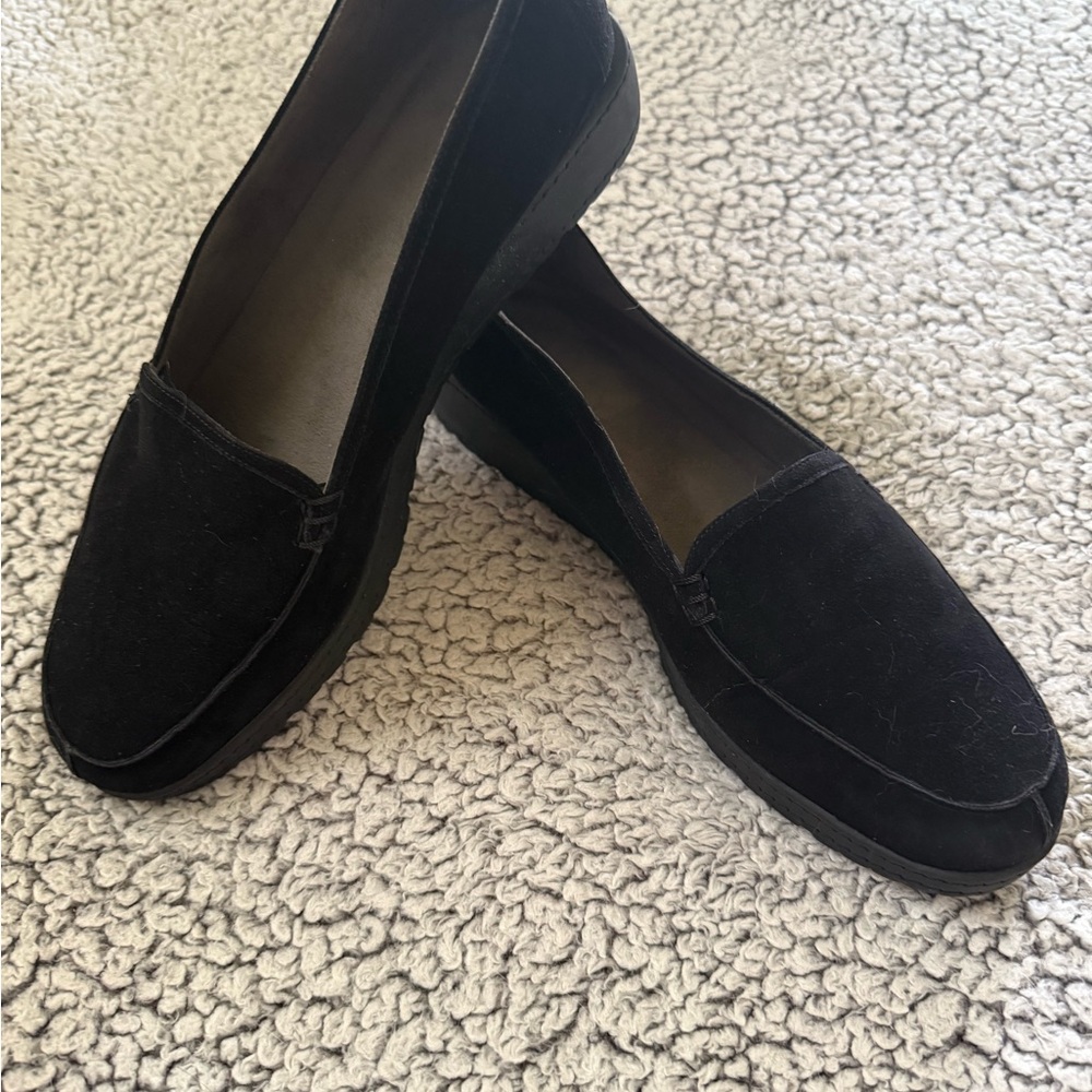 Stuart Weitzman Black Flats Minimalist Design